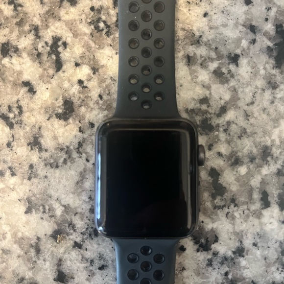 Apple Watch Series 3 42mm - Picture 2 of 4